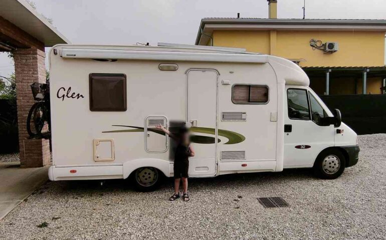 Continuano i furti a Ostia: rubato il camper di un turista, all’interno le medicine per il figlio