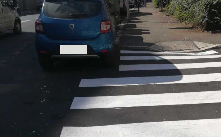 Monteverde: rimosse le auto in sosta selvaggia per liberare le strisce pedonali