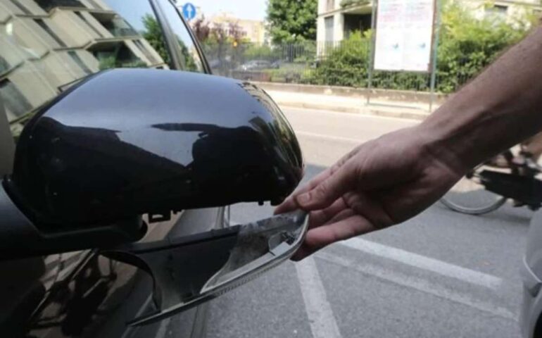 “Mi hai colpito la macchina, dammi 650 euro”, spopola ancora la truffa del finto incidente a Roma