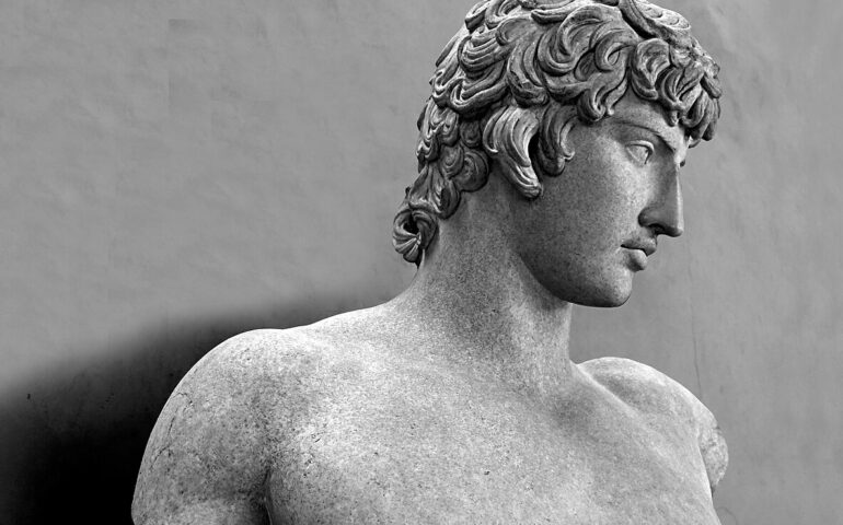Antinoo: il giovane di rara bellezza che stregò l’imperatore romano Adriano