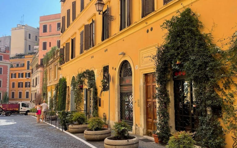 Rione Monti, nuove fioriere in via degli Zingari