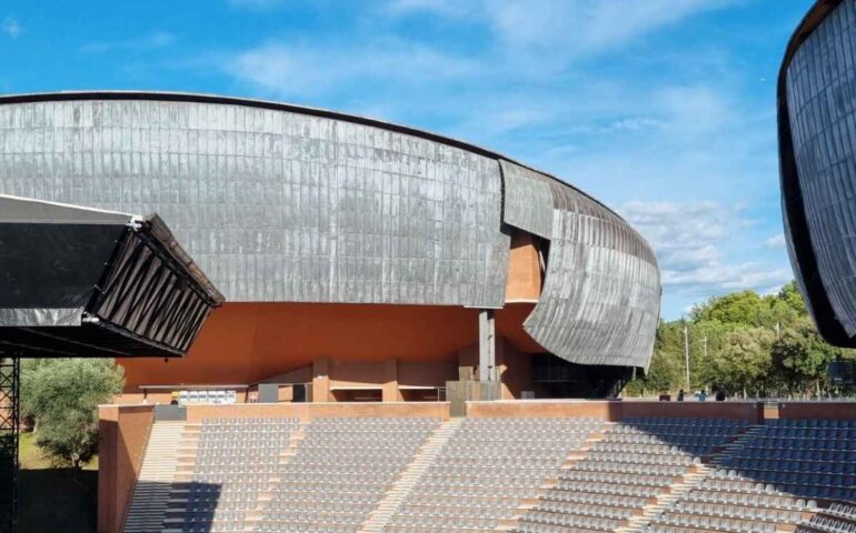 L'Auditorium danneggiato