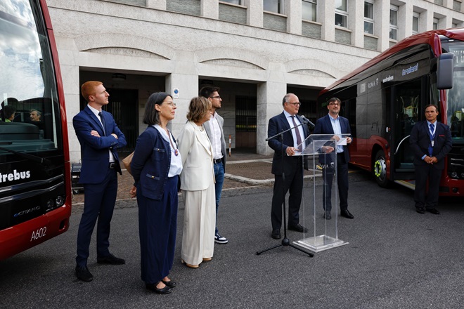 La presentazione dei nuovi bus elettrici a Roma