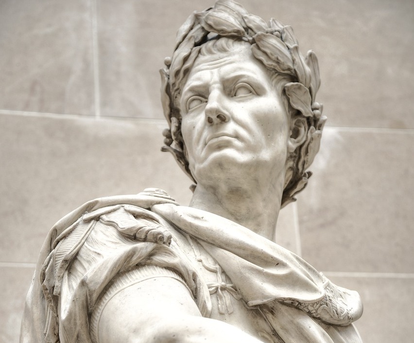 Una statua di Giulio Cesare