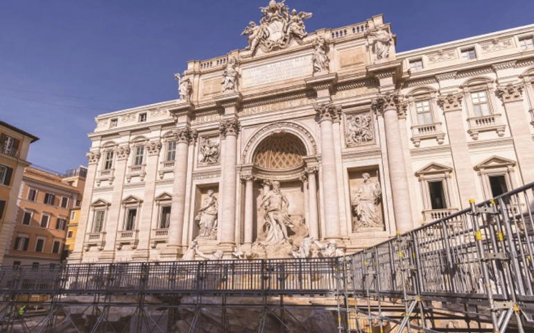La passerella della Fontana di Trevi