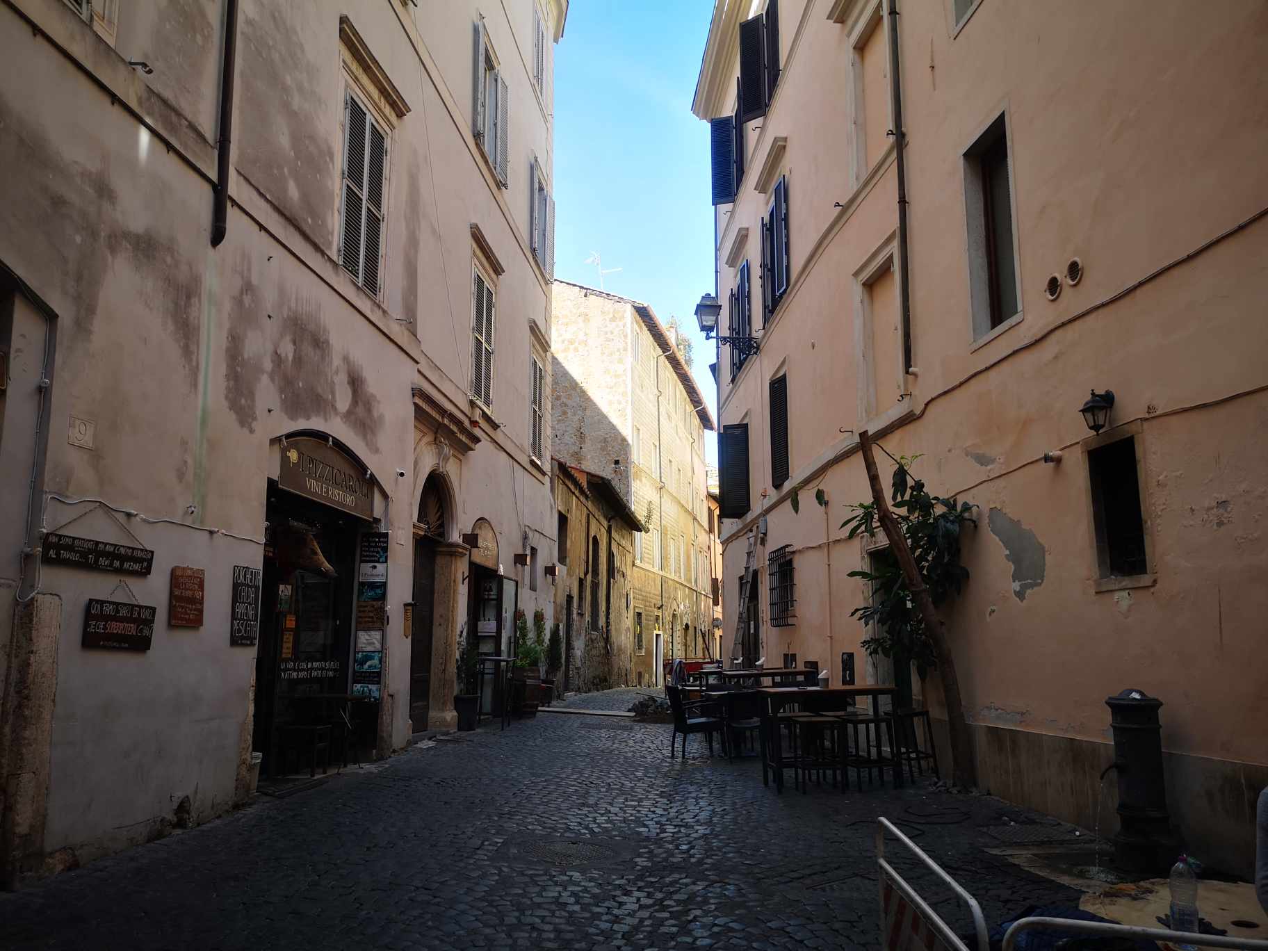 Via Della Fossa