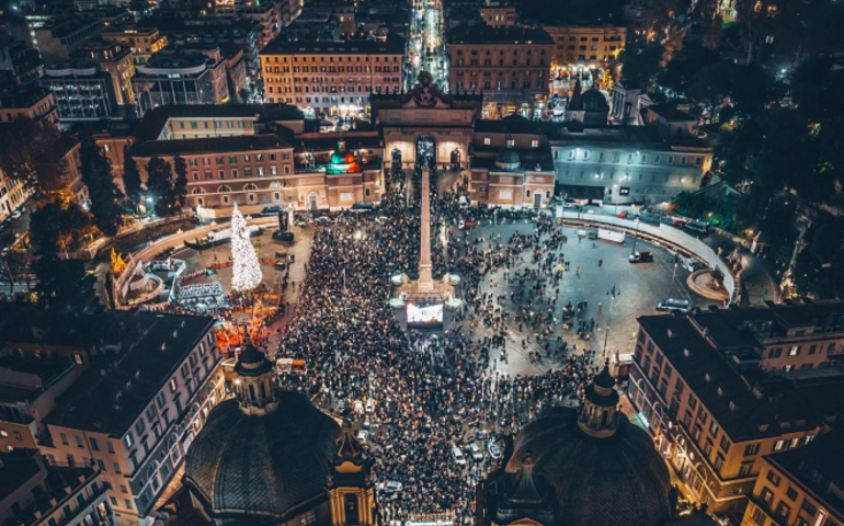 Piazza del Popolo con le luminarie