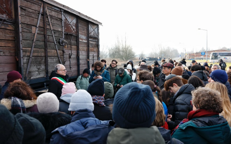 Sindaco di Roma e studenti in visita ad Auschwitz-Birkenau