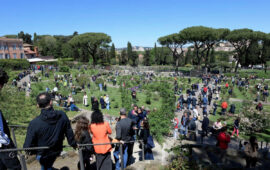 Oltre cinquemila visitatori nel weekend: boom di presenze al roseto di Roma e al clivo Celimontana