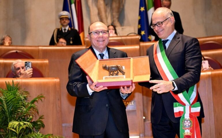 Carlo Verdone riceve la Lupa Capitolina