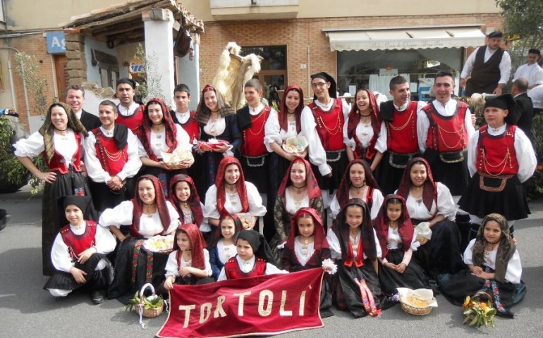 In Tortolì sa segunda editzione de sa rassigna folclorìstica “Sonus, cantus e ballus”