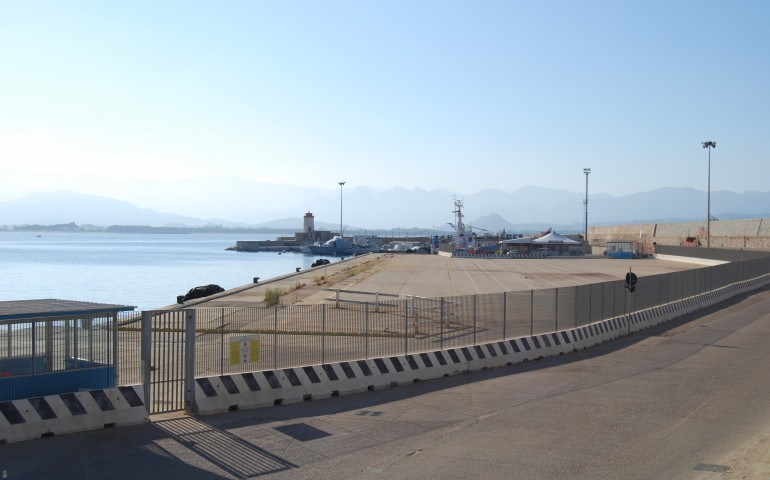 Marinaio ferito a bordo, Tirrenia dirottata ad Arbatax