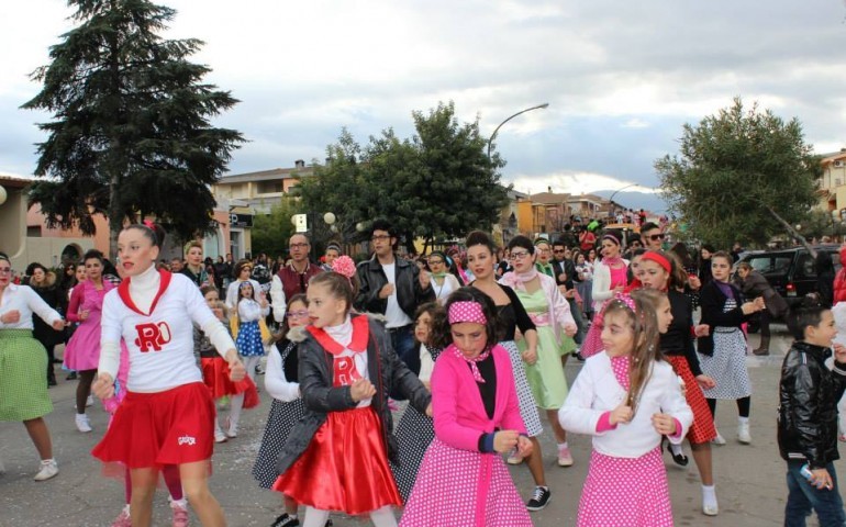 Tortolì. Chenàbura su carresegare de s’istade