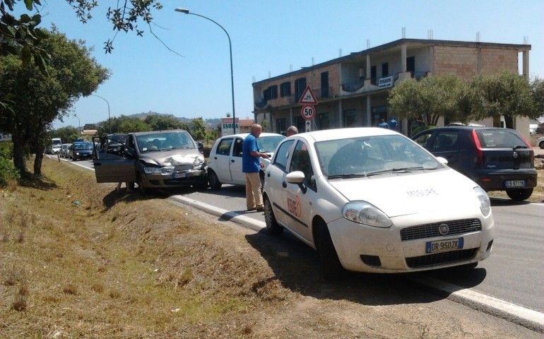 Tortolì. Eris tràficu firmu in Viale de Arbatassa pro un’intzidente