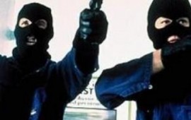 Irbono. Sighent is indàgines pro iscobèrrere is autores de sa fura de armas
