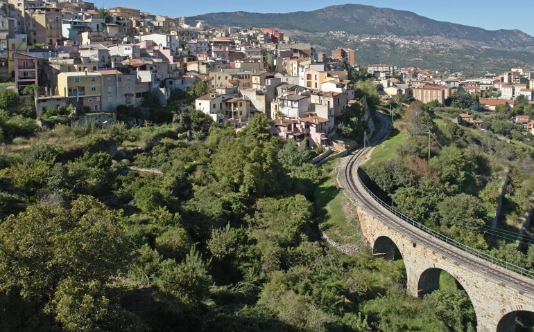 Lanusè. Galu unas cantas oras e at a torrare s’abba