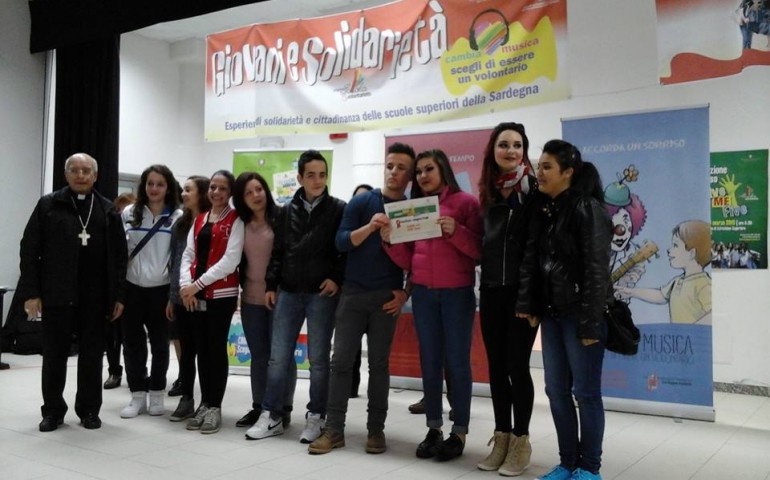 L’Ipsar di Tortolì vince il 2 premio del concorso “Give Me Five” di Sardegna Solidale