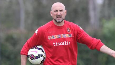 Serie A. Il Cagliari al Franchi. Esordio per il duo Festa – Suazo.