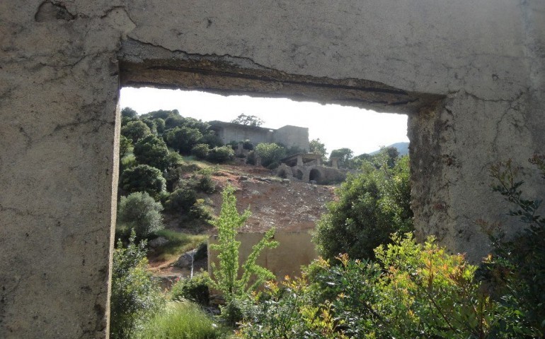 Passeggiata a Tertenia alla scoperta della vecchia miniera di Bau Arenas