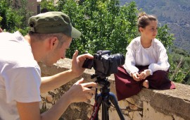 Gabriele Incollu e la piccola Sara Mereu durante le riprese