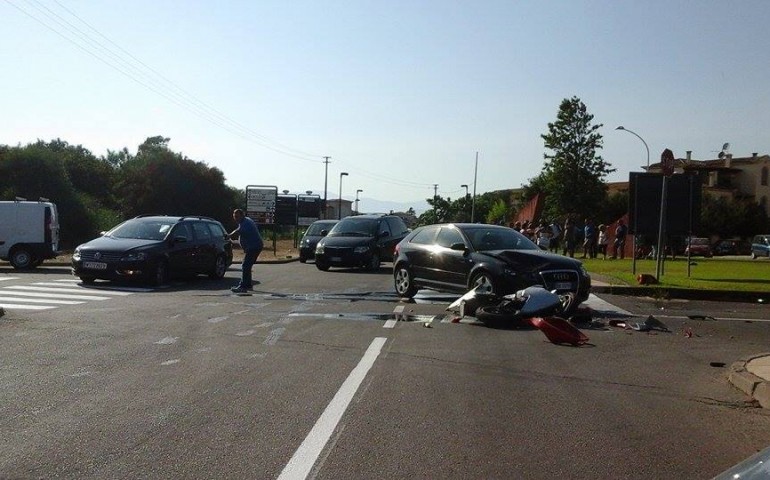 Incidente a Porto Frailis: motociclista si schianta contro un’auto