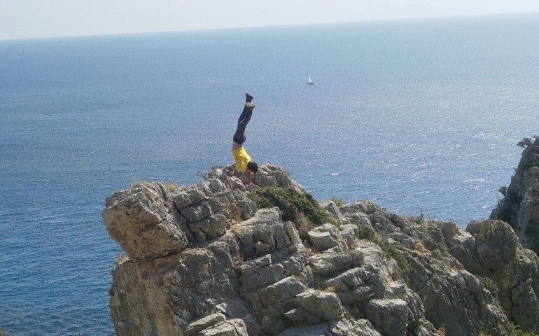 Parkour per valorizzare l’Ogliastra. Nicola Serra di passaggio a Baunei