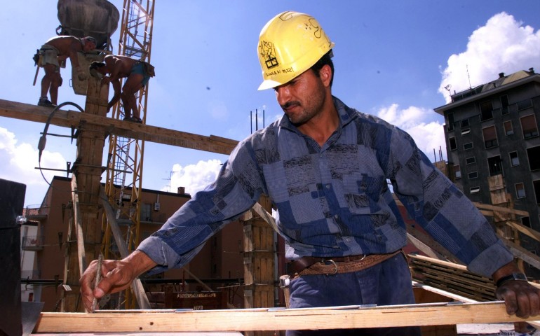 Tortolì. Protestano i lavoratori dei cantieri edili
