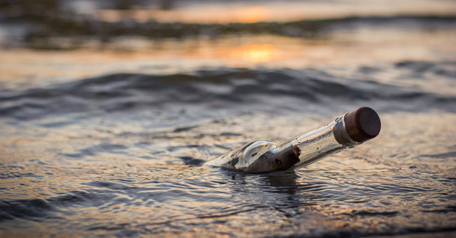Oltre un secolo fra le onde: una bottiglia con un messaggio all’interno ritrovata nelle acque tedesche