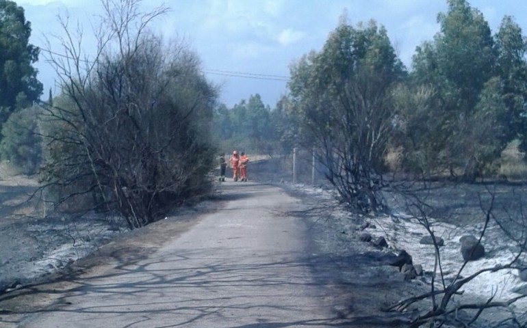 Pomeriggio di fuoco ieri a Bari sardo. In fiamme le campagne del paese