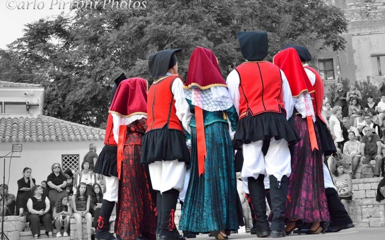 Su Grupu Folk de Lotzorai at a andare a  Praga pro leare parte a su Festival de su Folklore.