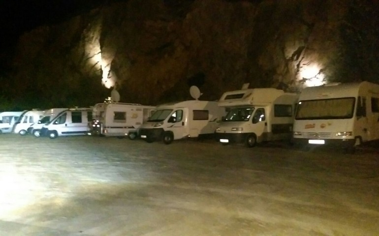 Arbatax.”Piazzale Rocce Rosse paradiso dei camperisti abusivi”, la denuncia di un residente