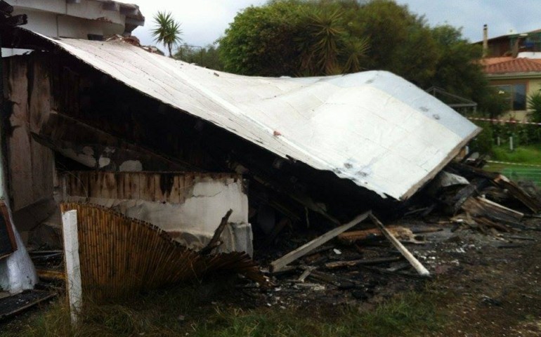 All’indomani dell’incendio al Mai Tai, nessun dubbio sull’origine dolosa. Obbo: “Ripartiamo”