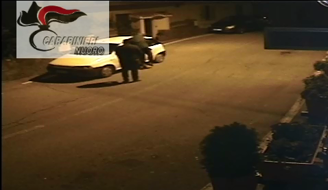 Il VIDEO dell’assalto al bancomat di Villagrande. Trovata bruciata la macchina dei banditi.