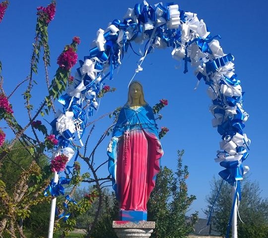 Atti vandalici a Girasole. Imbrattata di vernice spray la statua della Madonna