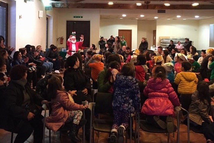 Babbo Natale regala libri e allegria ai bambini di Ulassai