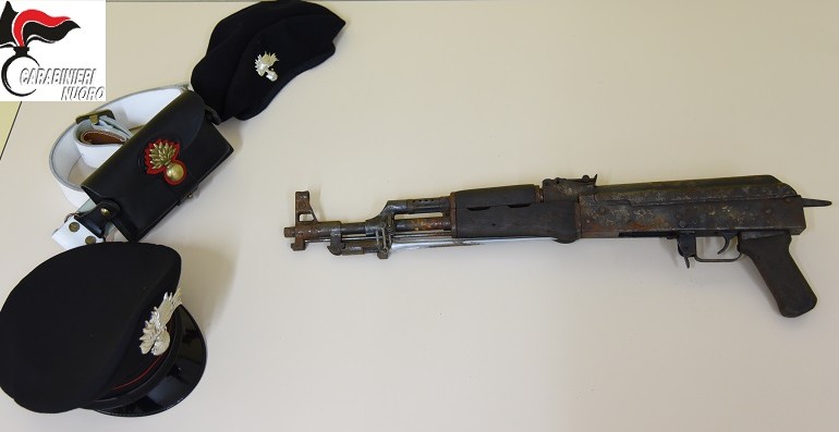 Un kalashnikov di fabbricazione cinese ritrovato nelle campagne di Arzana (FOTO)