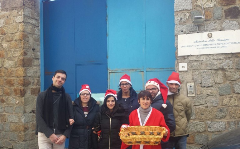 Il vero spirito del Natale, a Lanusei. Gli operatori e utenti del CSM portano doni e sorrisi ai pazienti dell’ospedale e ai detenuti del carcere