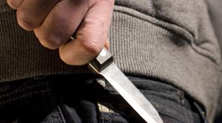 Mantova, 58enne colpisce con un coltello da macellaio i passanti in strada. Un morto e tre feriti