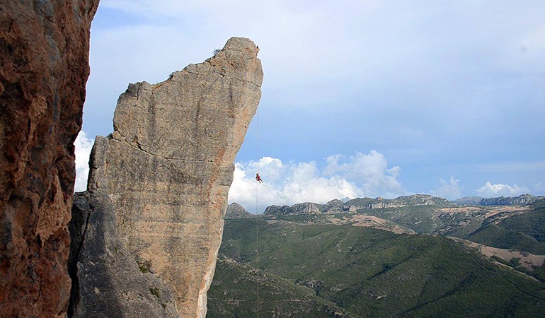 “Altri cieli”: Ulassai tra arrampicata ed Arte. Un film di Maurizio Oviglia