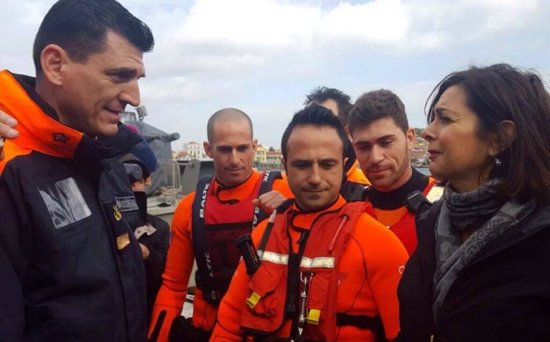 L’angelo dei migranti, il soccorritore ogliastrino Matteo Gregorio incontra la Presidente della Camera Laura Boldrini in visita nell’isola di Lesbo