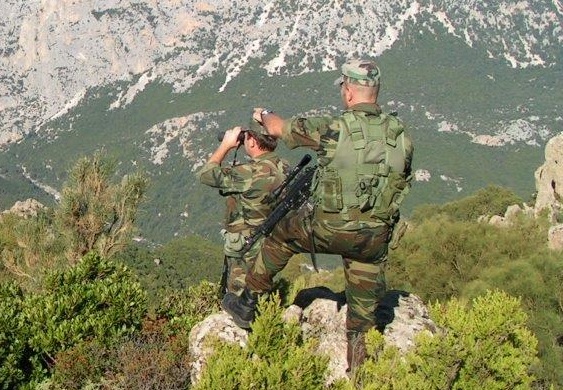 Ilbono. Trovati dai carabinieri cartucce e passamontagna nascosti