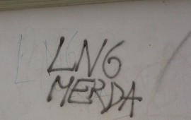 Le scritte sui muri della cattedrale