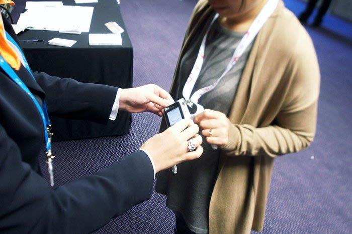 Le etichette parlano: un chip illustra ciò che stiamo acquistando. Idea di un’azienda veneta