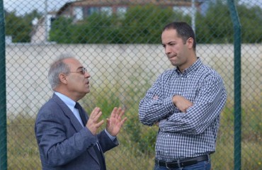 Sindaco e dirigente scolastico nella foto di Natalia Lebinska