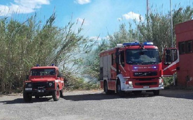 Fiamme a Zinnias. I Vigili del fuoco impegnati nelle operazioni di spegnimento