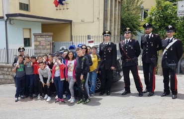studenti e carabinieri