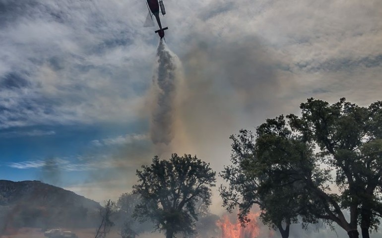 incendio a Tricarai ( foto Fabrizio Piroddi)