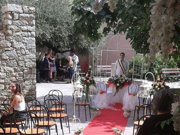 Nuovo regolamento a Lanusei per i matrimoni civili. Due già celebrati al Museo Ferrai e al Bosco Seleni.