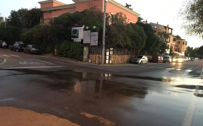 Perdite d’acqua e miasmi in via Lungomare ad Arbatax: la rabbia di residenti e commercianti