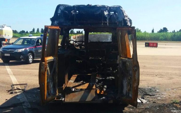 Ambulanza incendiata all’aeroporto di Tortolì: sei giovani turisti nei guai